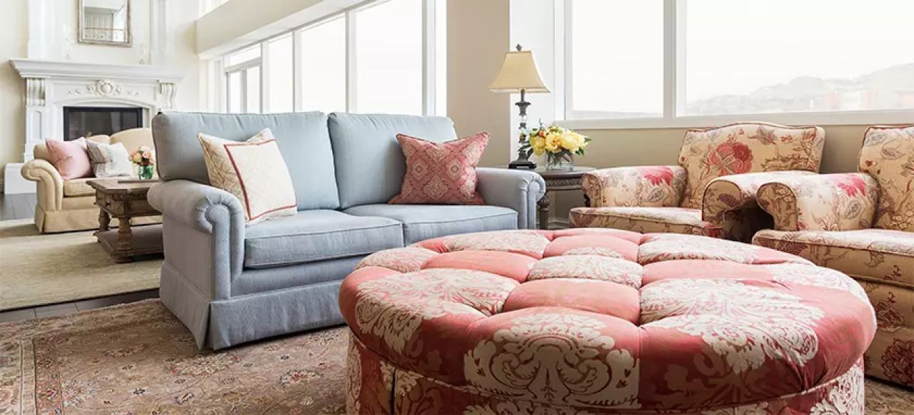 Cum cureți cele mai frecvente pete de pe canapea: Ghid practic pentru orice material