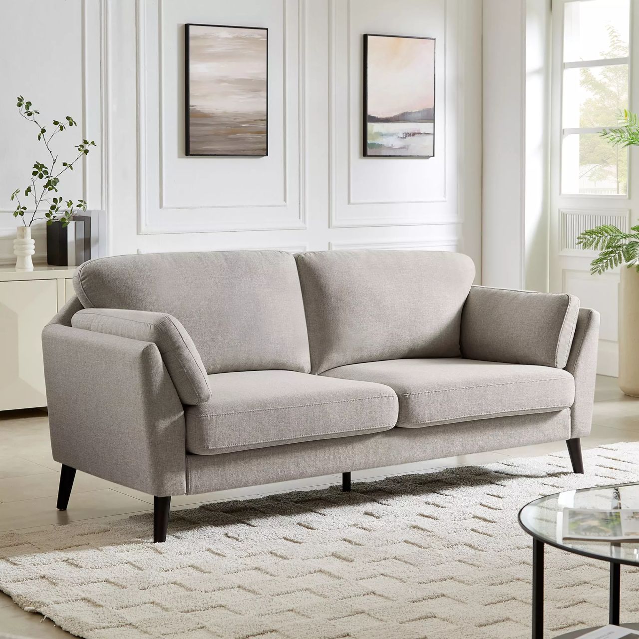 Stilul scandinav versus cel modern: Ce model de canapea se potrivește livingului tău?